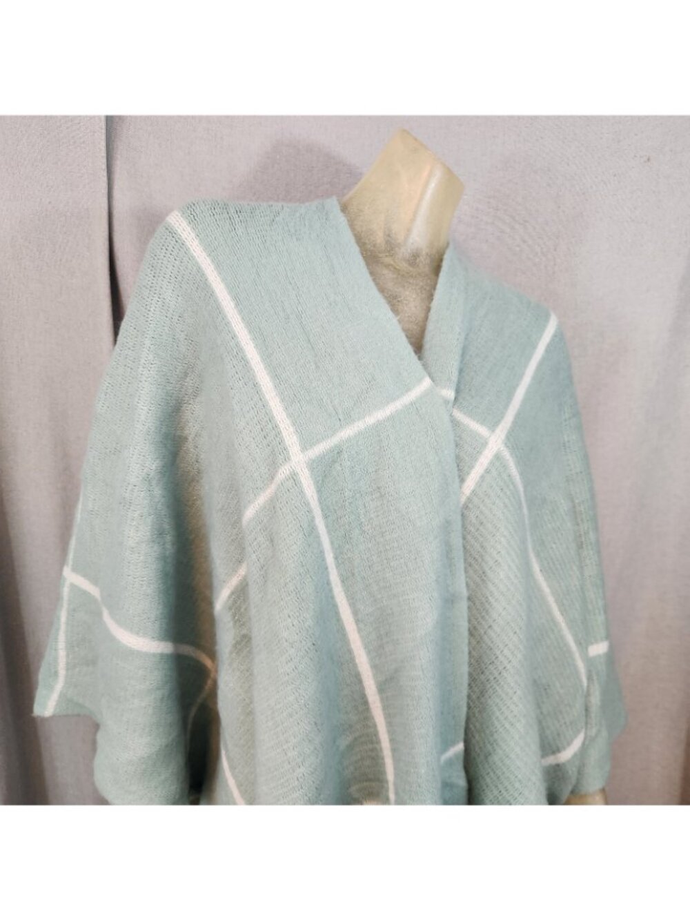 Vince Camuto Light Green Checks Poncho Style Knit Sweater w Fringe ONE SIZE USED - Picture 2 of 9